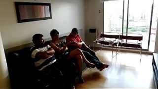 Gak Ada Acara Di Tv, Jadi Gue Ngewe Sama Tukang Ledeng Dan Temen Suami, Mantap Ngenyangin Banget.
