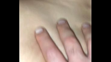 سعودي فحل ينيك مره صاحبه بعنف أمام عينه