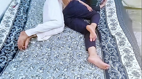 Desi Lugu Nan Polos Ngerasain Pertama Kali, Cewek Kampung Desi Crot Pertama