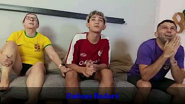 Gila! Pas Bapakku Sibuk Teriak-teriak Dukung Timnas, Dia Gak Sadar Aku Sedang Ngebanci Ibu Tiriku Di Belakang (video Full Di Red/sheer)