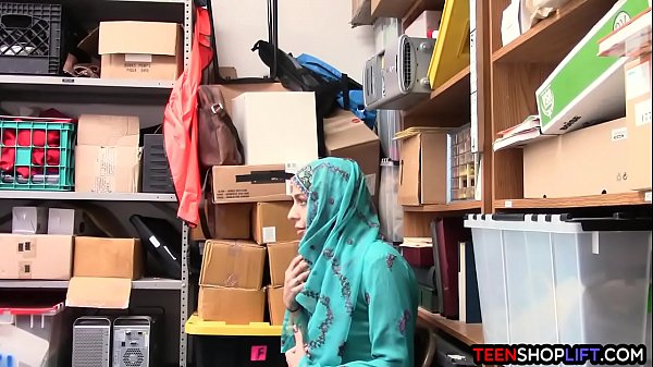 Remaja Arab Ketahuan Mencuri Di Toko, Langsung Digasak Habis Oleh Satpam.